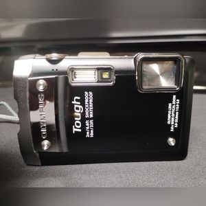 Olympus Tough TG-180 waterproof digital camera